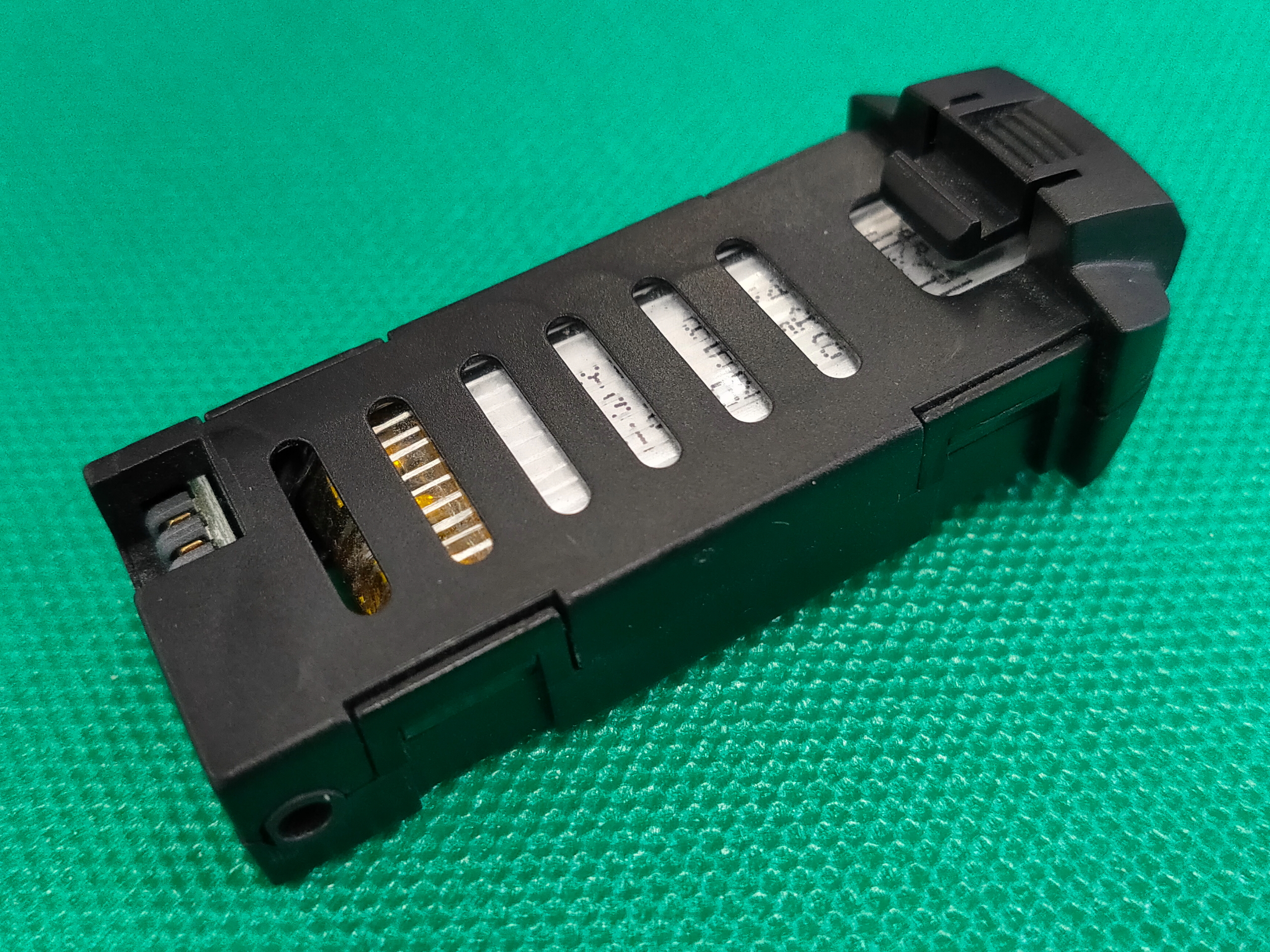 File:Drone li-po battery.jpg - Wikimedia Commons