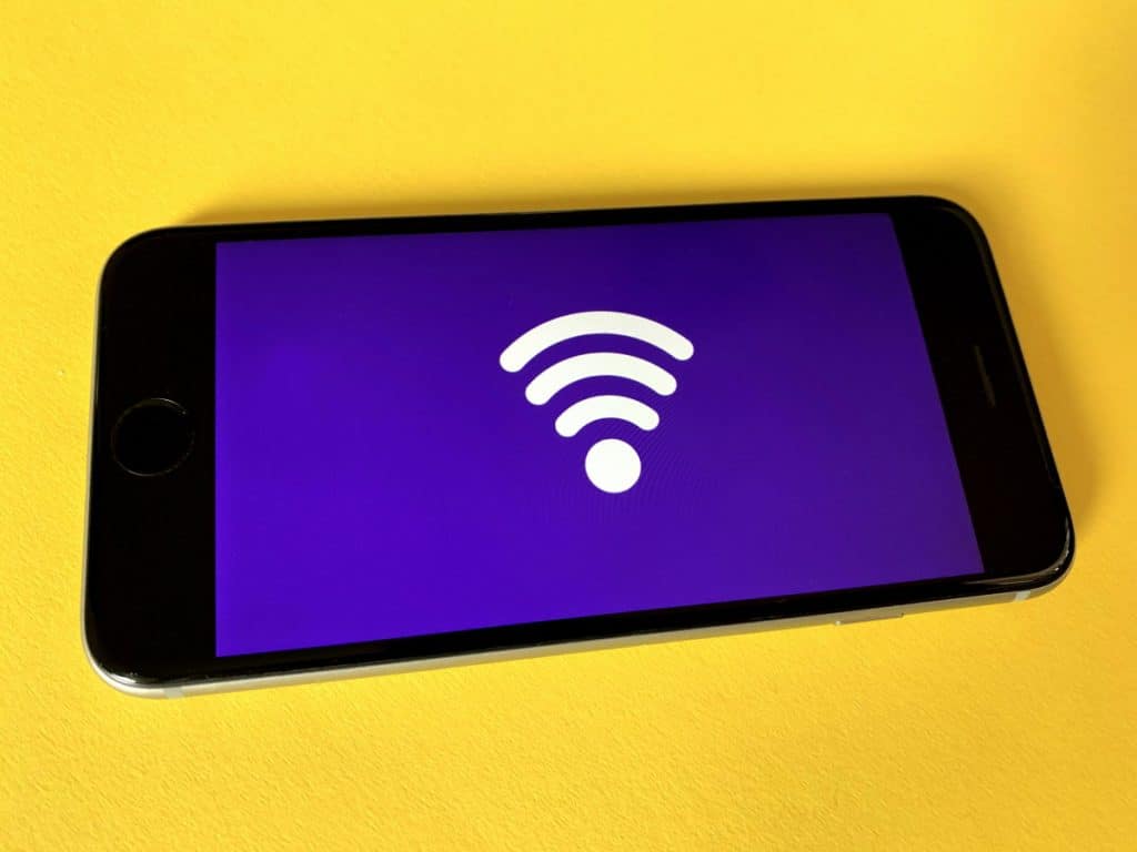 Does a drone need WiFi - smart phone connections