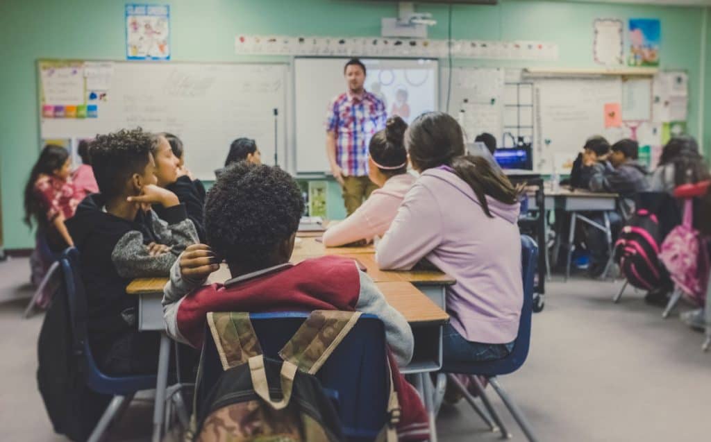Can you fly a drone near a school? [SOLVED]
