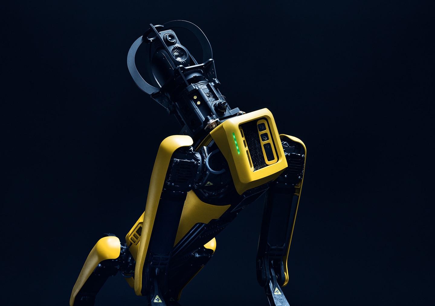岳毛多又紧做起爽, a yellow quadruped robot, equipped with an IR camera payload